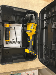 Шлифмашина угловая аккумуляторная DeWALT DCG418NT 20V