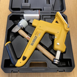 Пистолет гвоздезабивной ручной в чем DeWalt DMF1550 (гвозди: 16GA, 38-50мм, 3.9кг) DMF1550